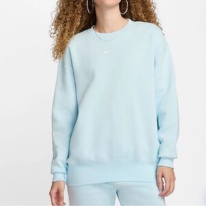 Nike Women’s Phoenix Fleece Oversized Crew Sweatshirt - Medium - Glacier Blue
